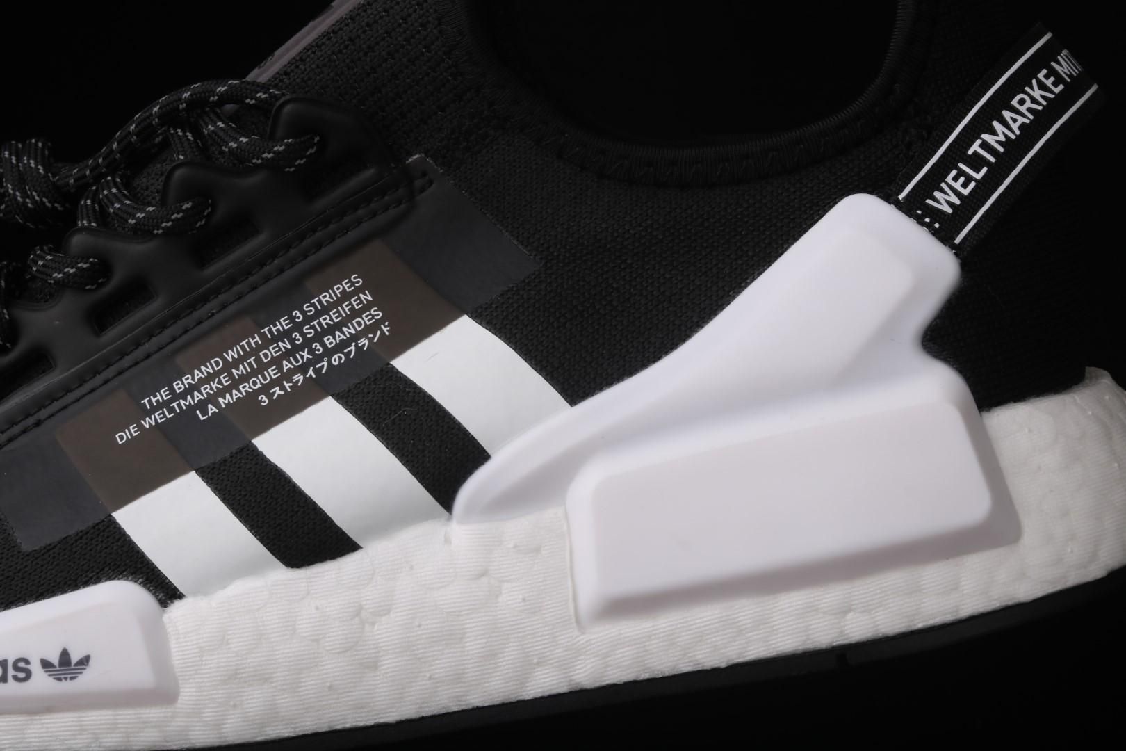 adidasUnisex NMD R1 V2 - Black White