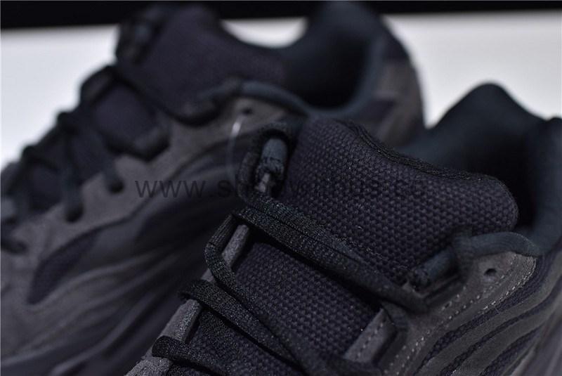 YEEZY Boost 700 V2 - Vanta