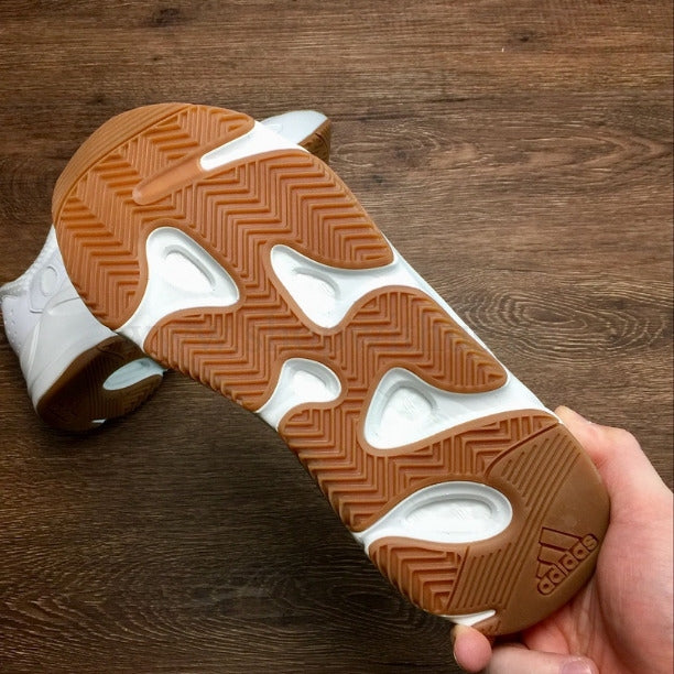 YEEZY Boost 700 - White/Gum