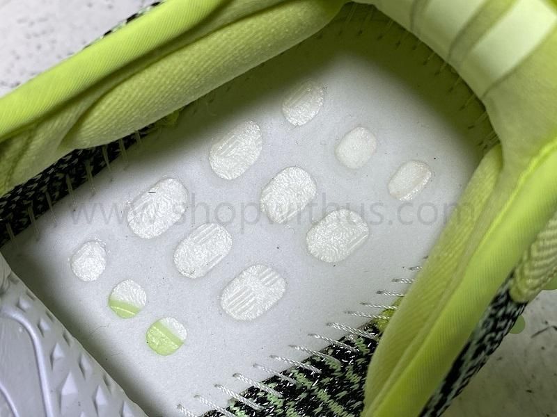 YEEZY Boost 350 V2 - Yeezreel
