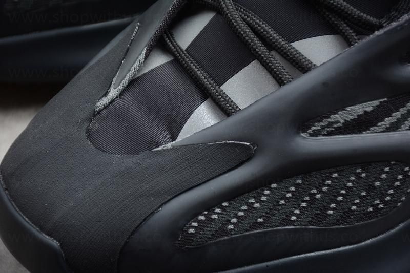 YEEZY 700 V3 - Alvah