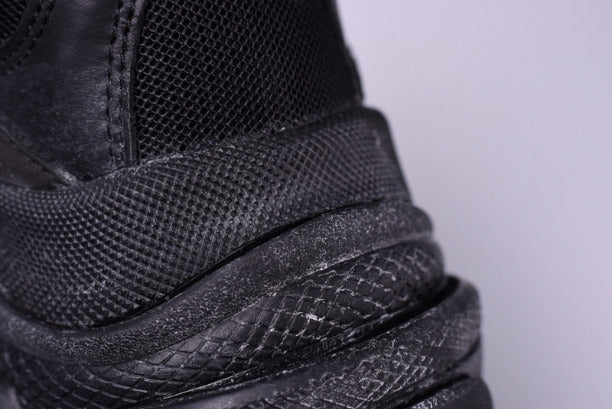 BalenciagaUnisex Vintage Triple S Trainers - Triple Black Distressed
