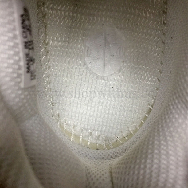 YEEZY Boost 700 - White/Gum