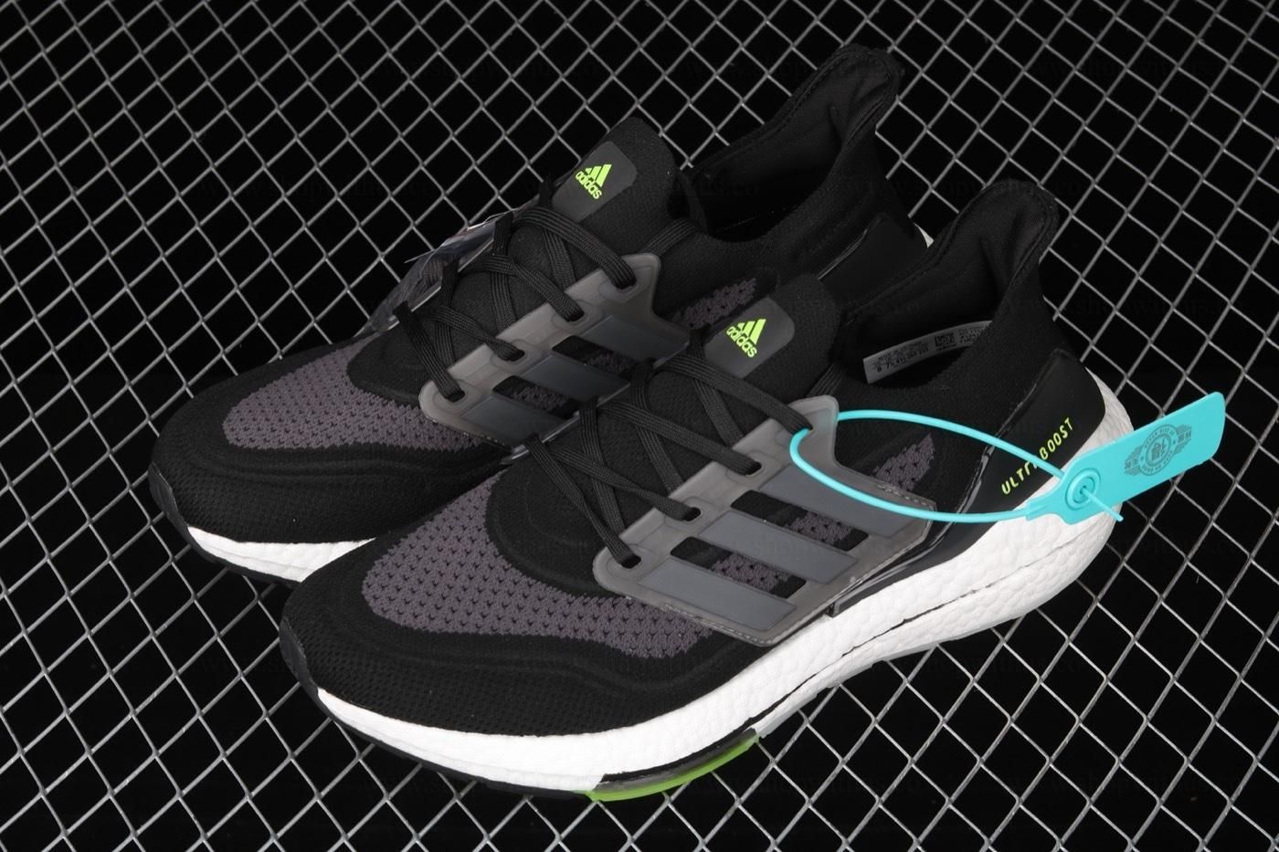 adidasUnisex Ultraboost 21 - Black/Solar Yellow