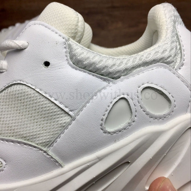 YEEZY Boost 700 - White/Gum