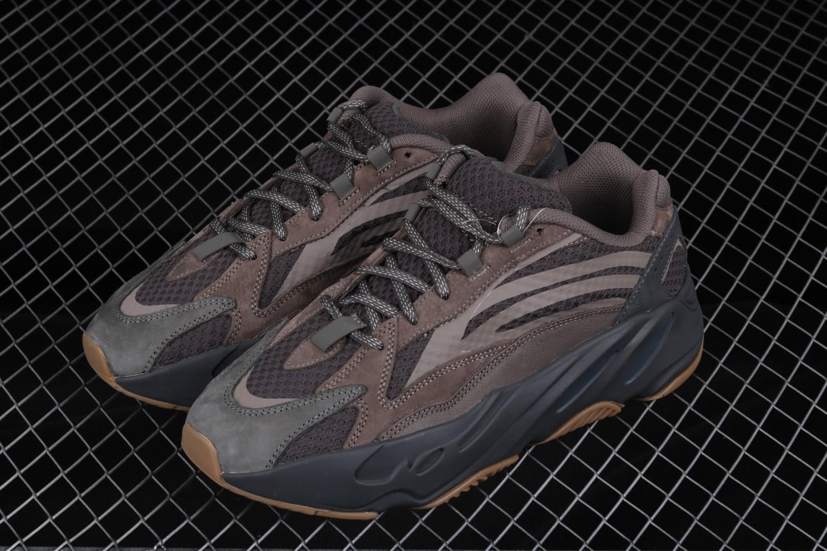 adidasUnisex Yeezy Boost 700 V2 - Geode
