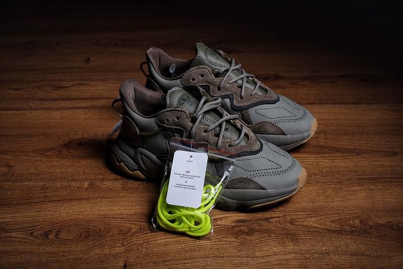 Ozweego - Trace Cargo