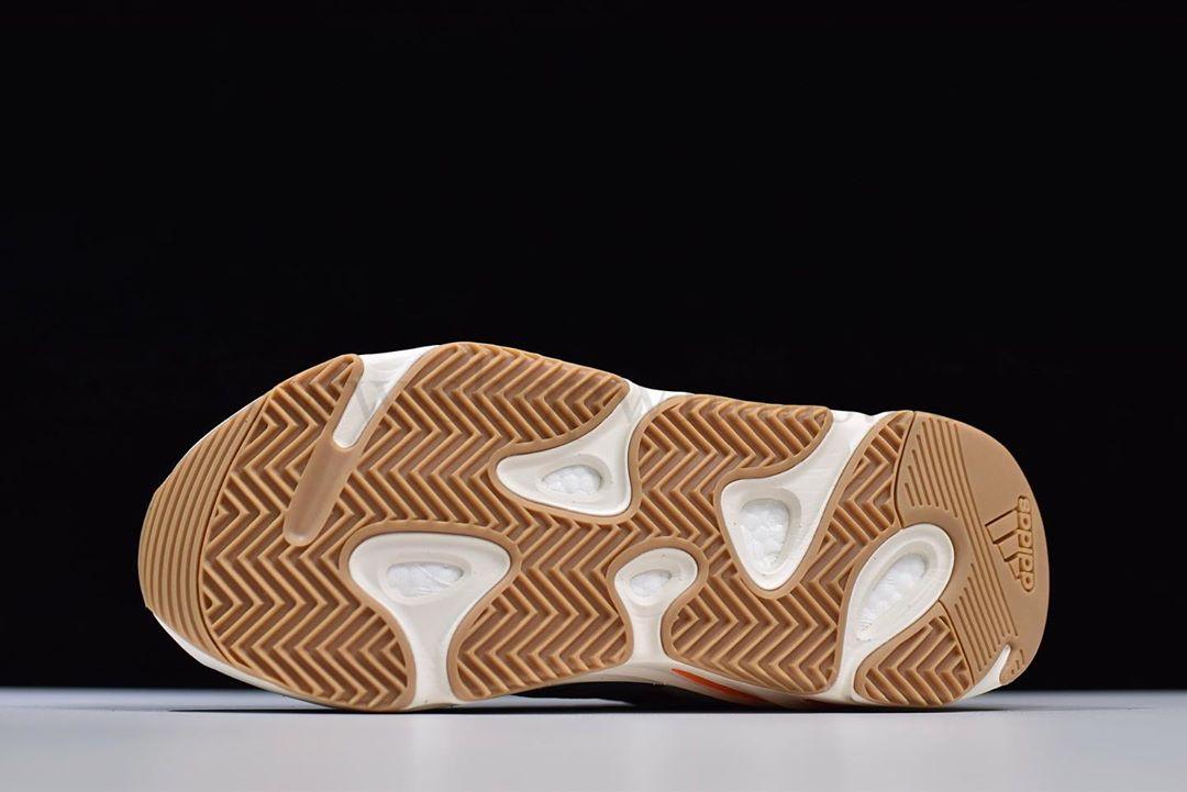 YEEZY Boost 700 - Magnet