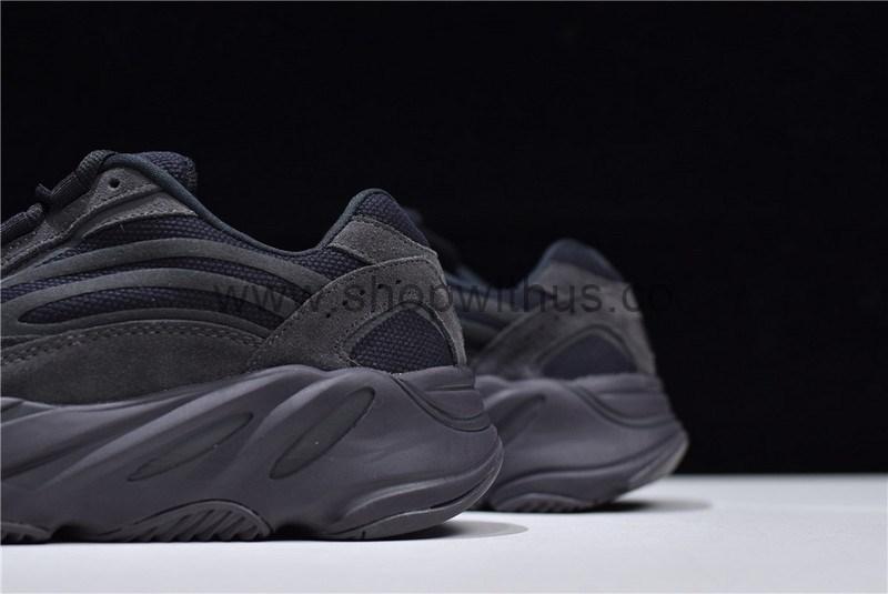 YEEZY Boost 700 V2 - Vanta