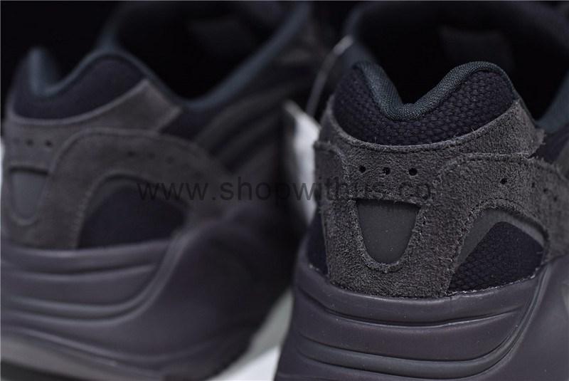YEEZY Boost 700 V2 - Vanta