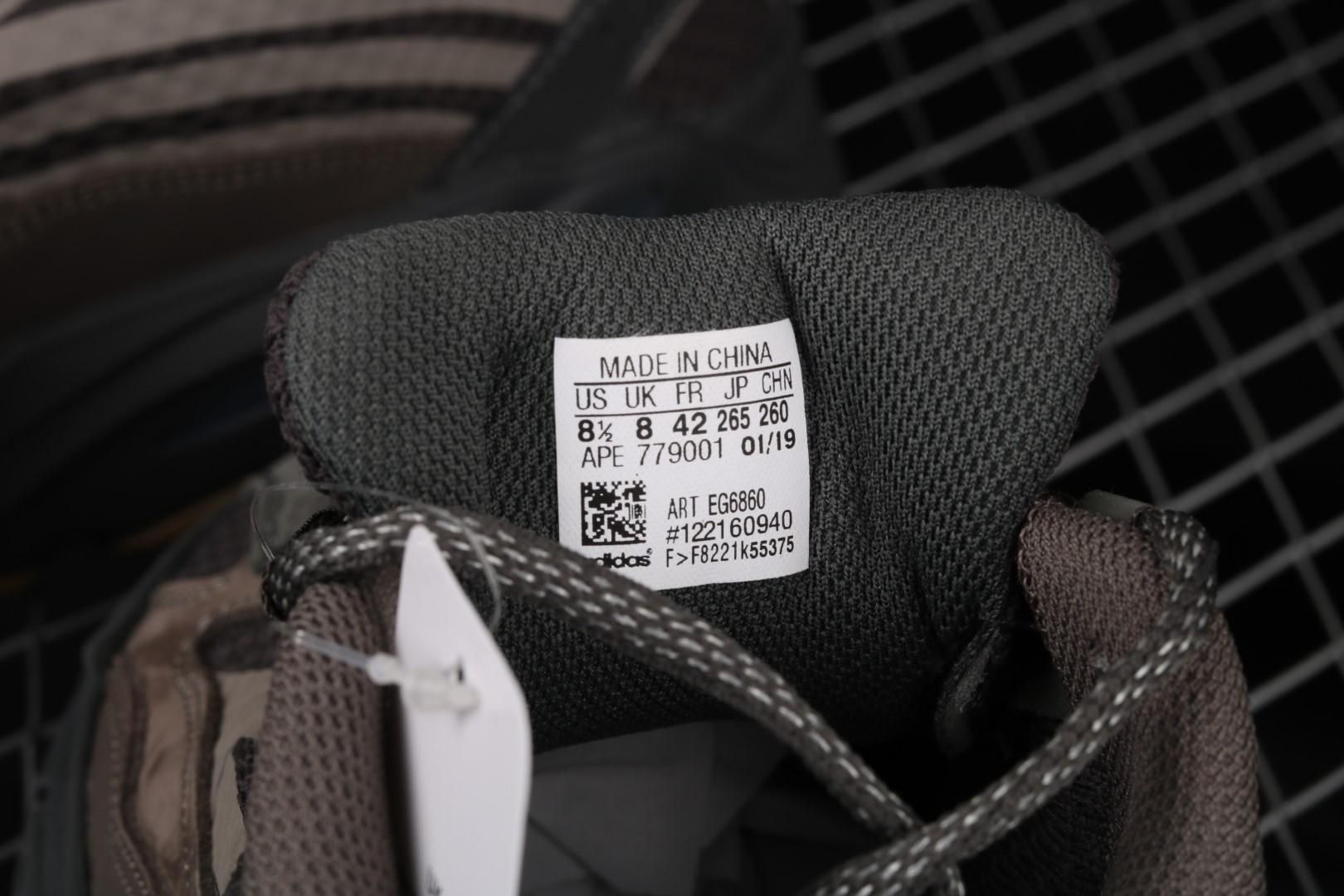 adidasUnisex Yeezy Boost 700 V2 - Geode