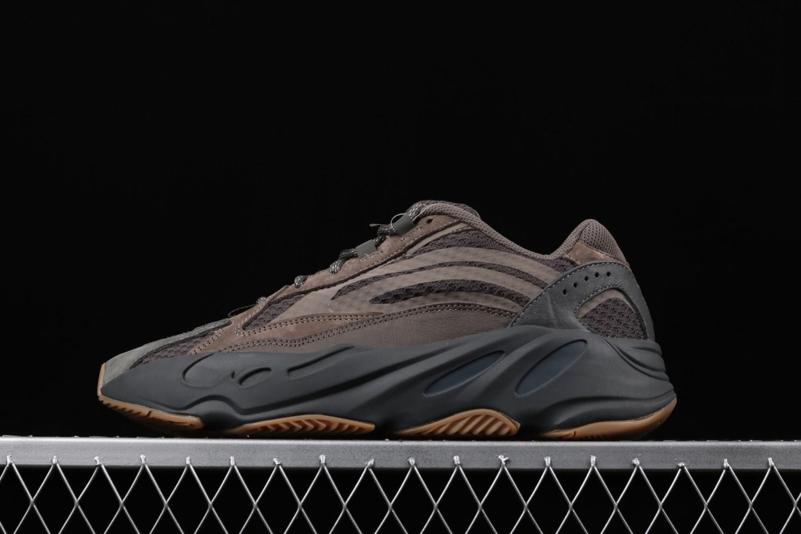 adidasUnisex Yeezy Boost 700 V2 - Geode