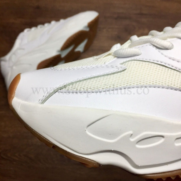 YEEZY Boost 700 - White/Gum
