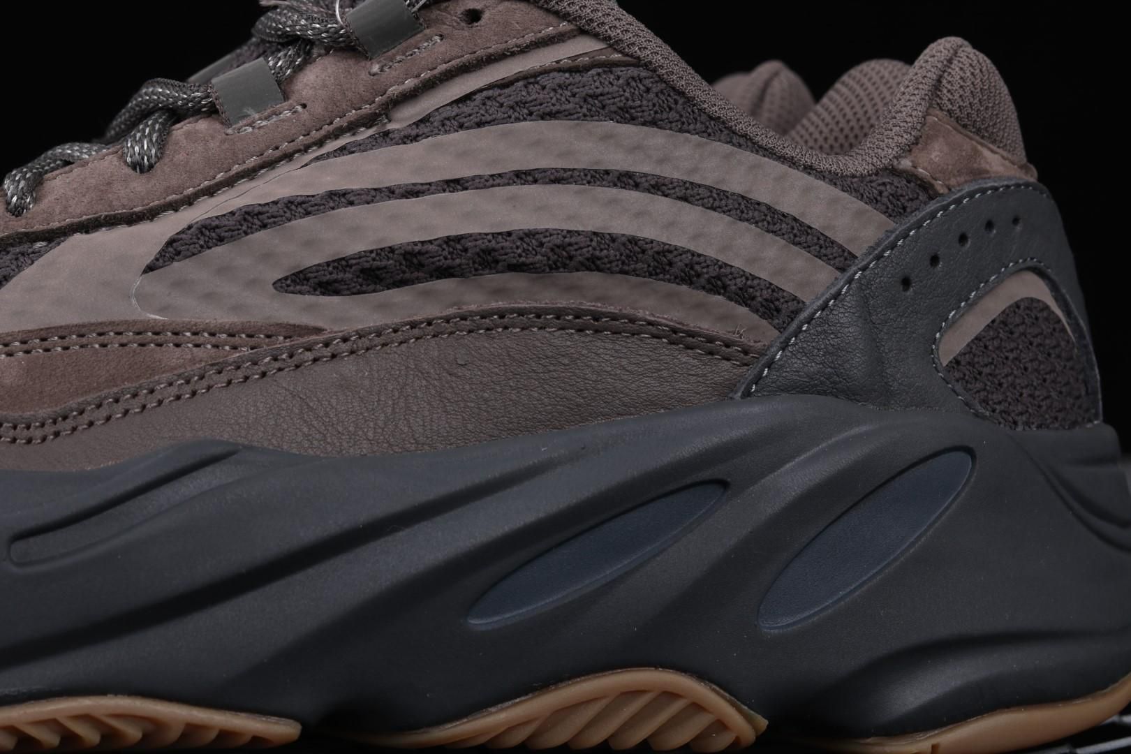 adidasUnisex Yeezy Boost 700 V2 - Geode