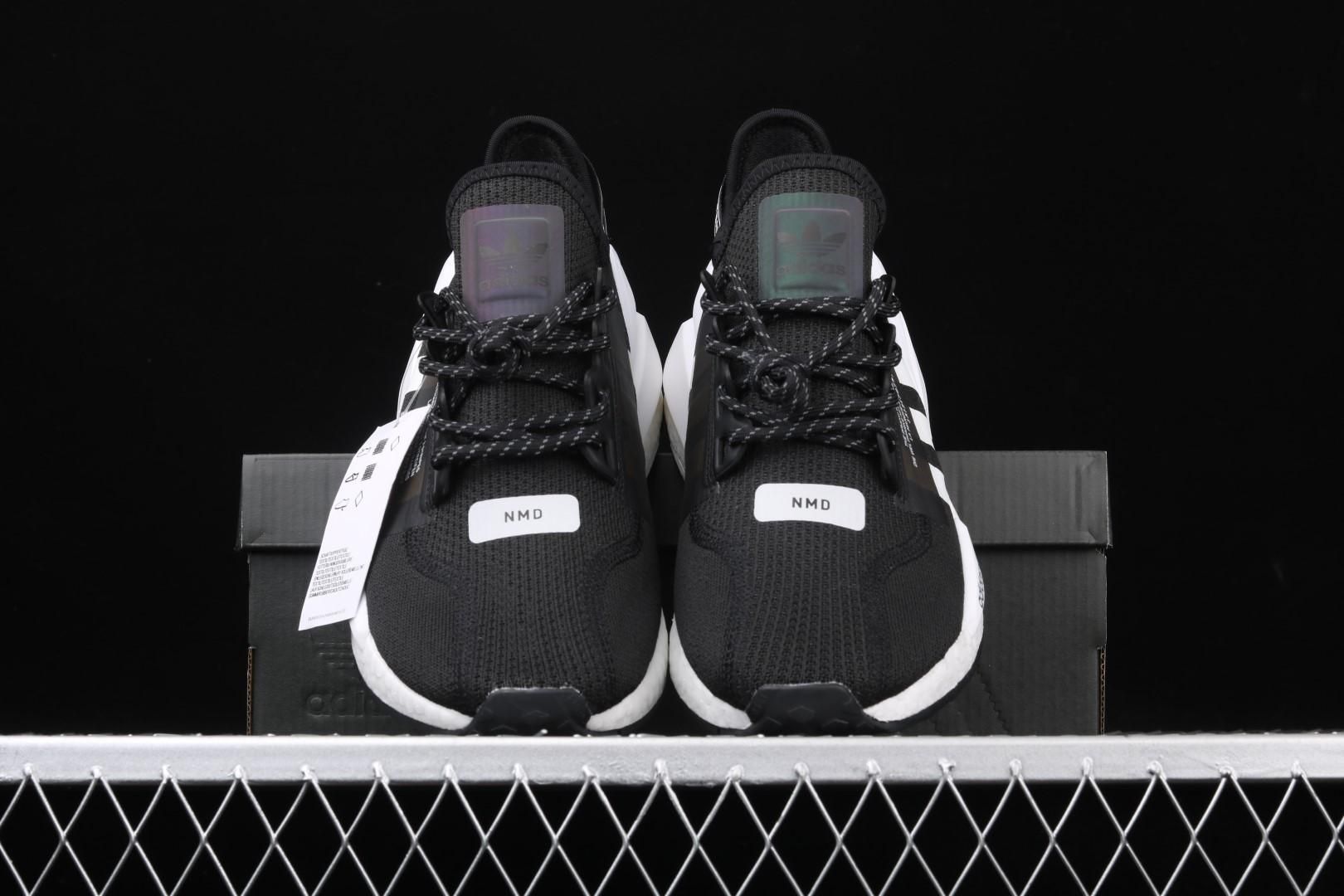 adidasUnisex NMD R1 V2 - Black White