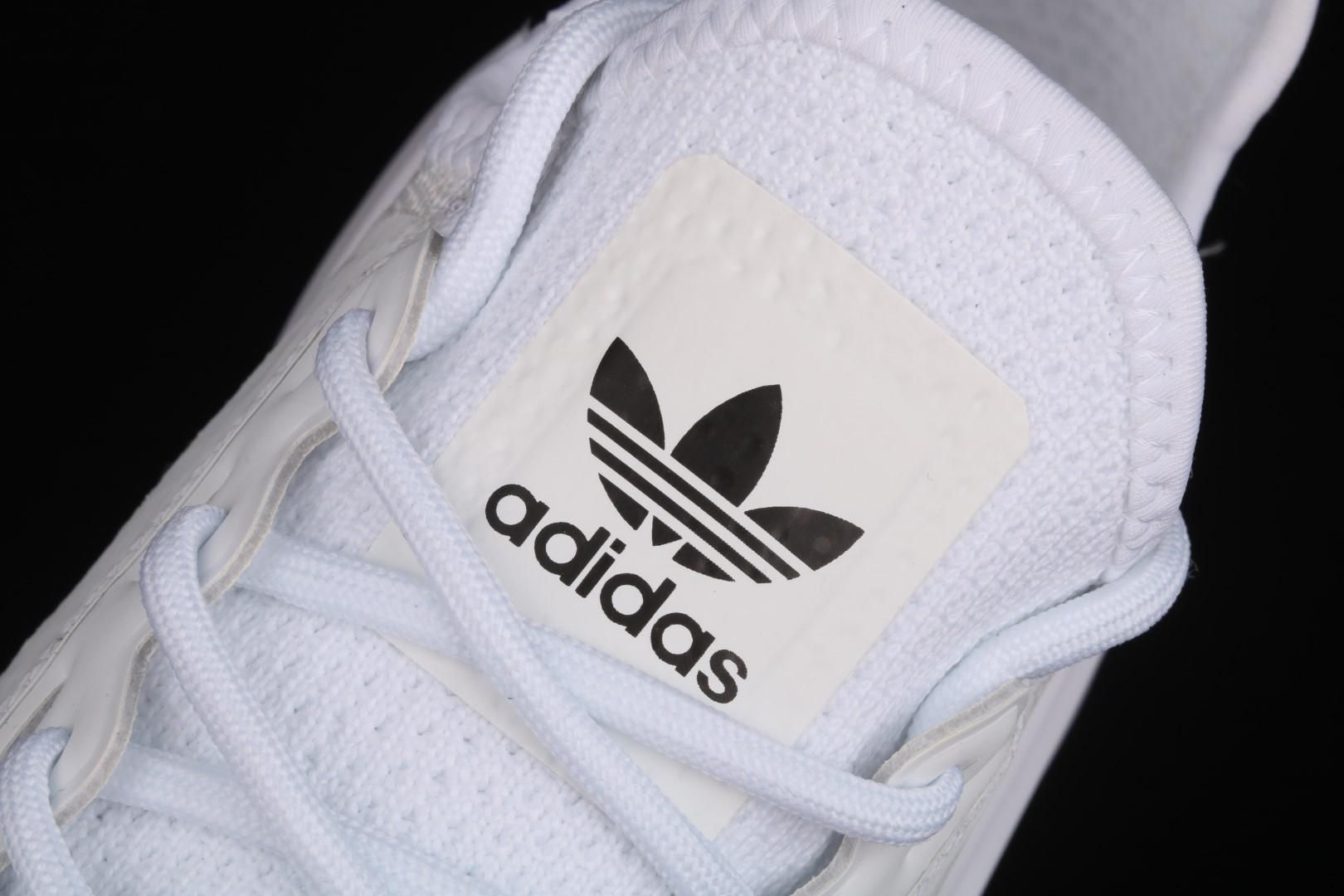 adidasUnisex NMD R1 V2 - White Speckled