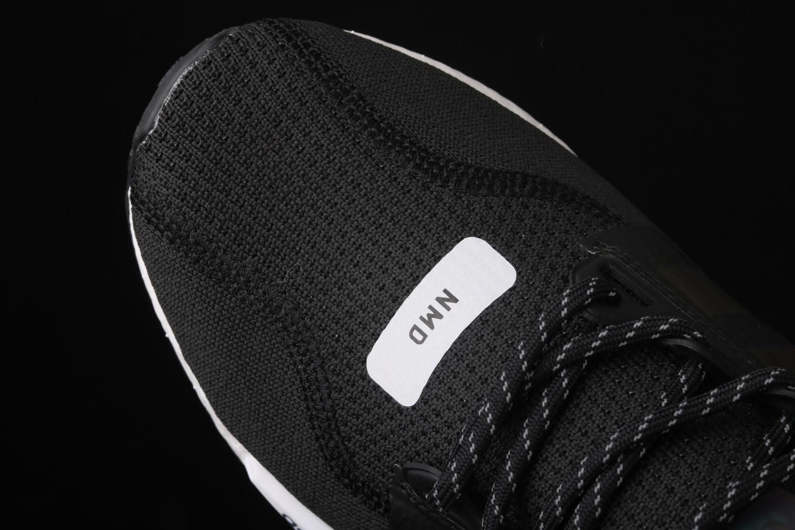 adidasUnisex NMD R1 V2 - Black White