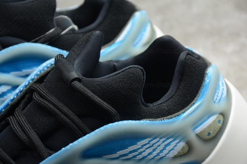 YEEZY 700 V3 - Azareth
