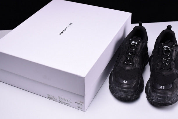 BalenciagaUnisex Vintage Triple S Trainers - Triple Black Distressed