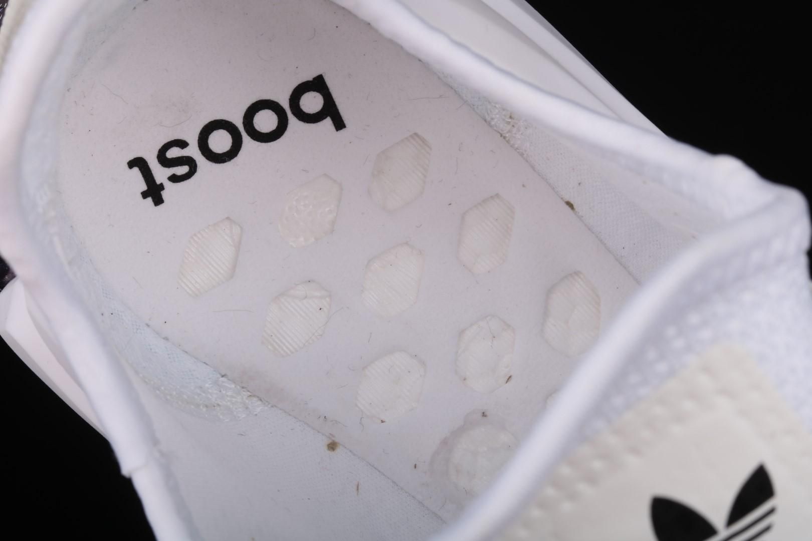 adidasUnisex NMD R1 V2 - White Speckled