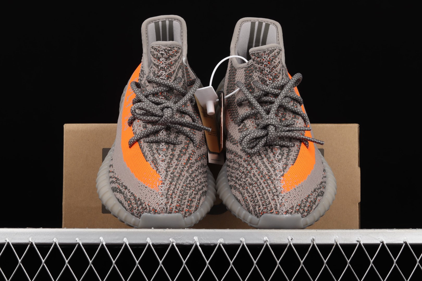 adidasUnisex Yeezy Boost 350 V2 - Beluga Reflective