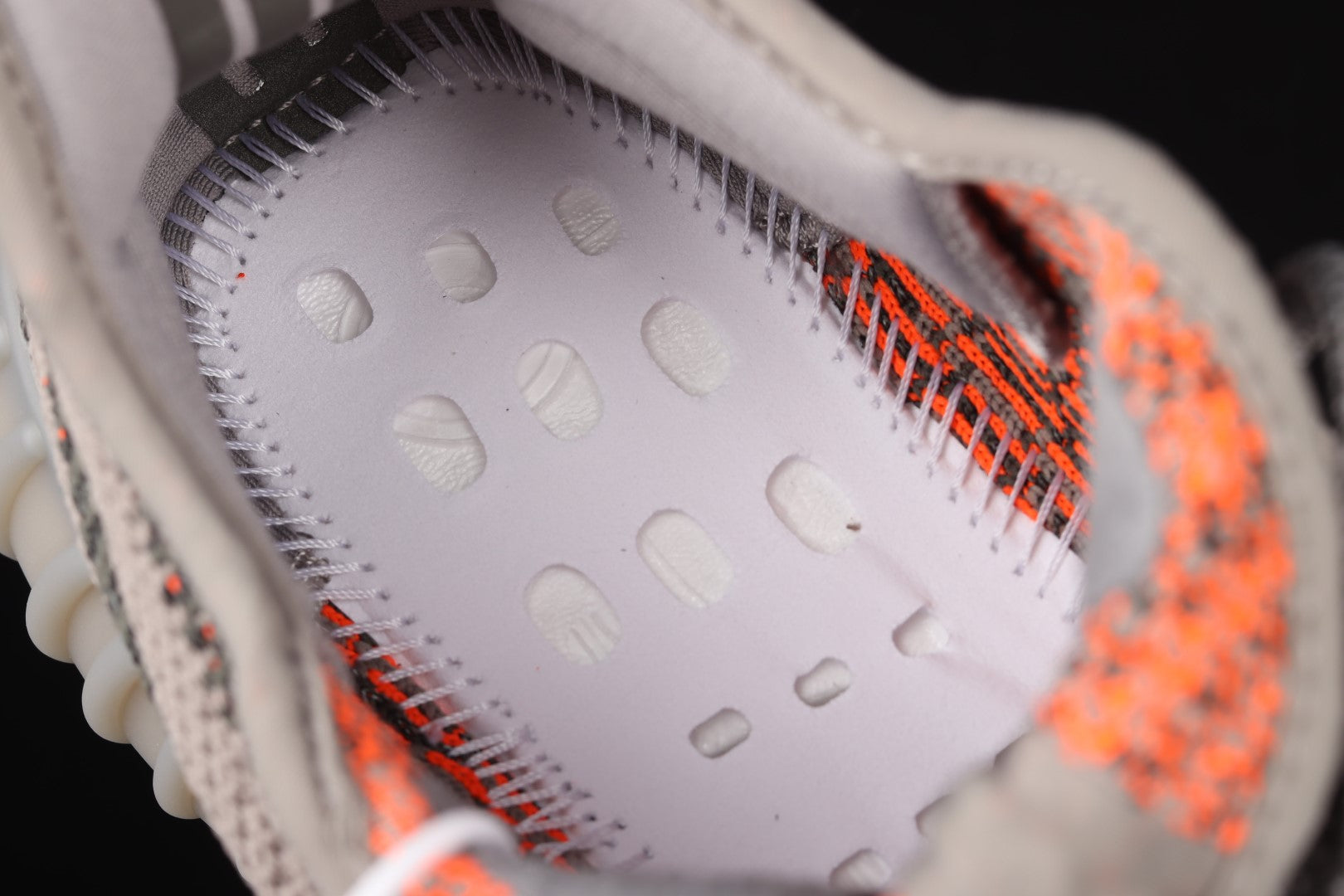 adidasUnisex Yeezy Boost 350 V2 - Beluga Reflective