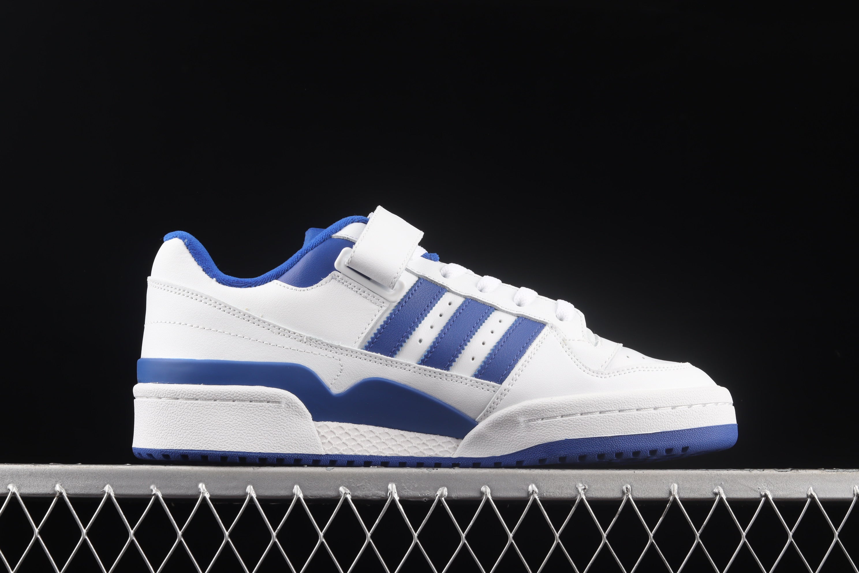 adidasUnisex Forum Low - White/Royal Blue