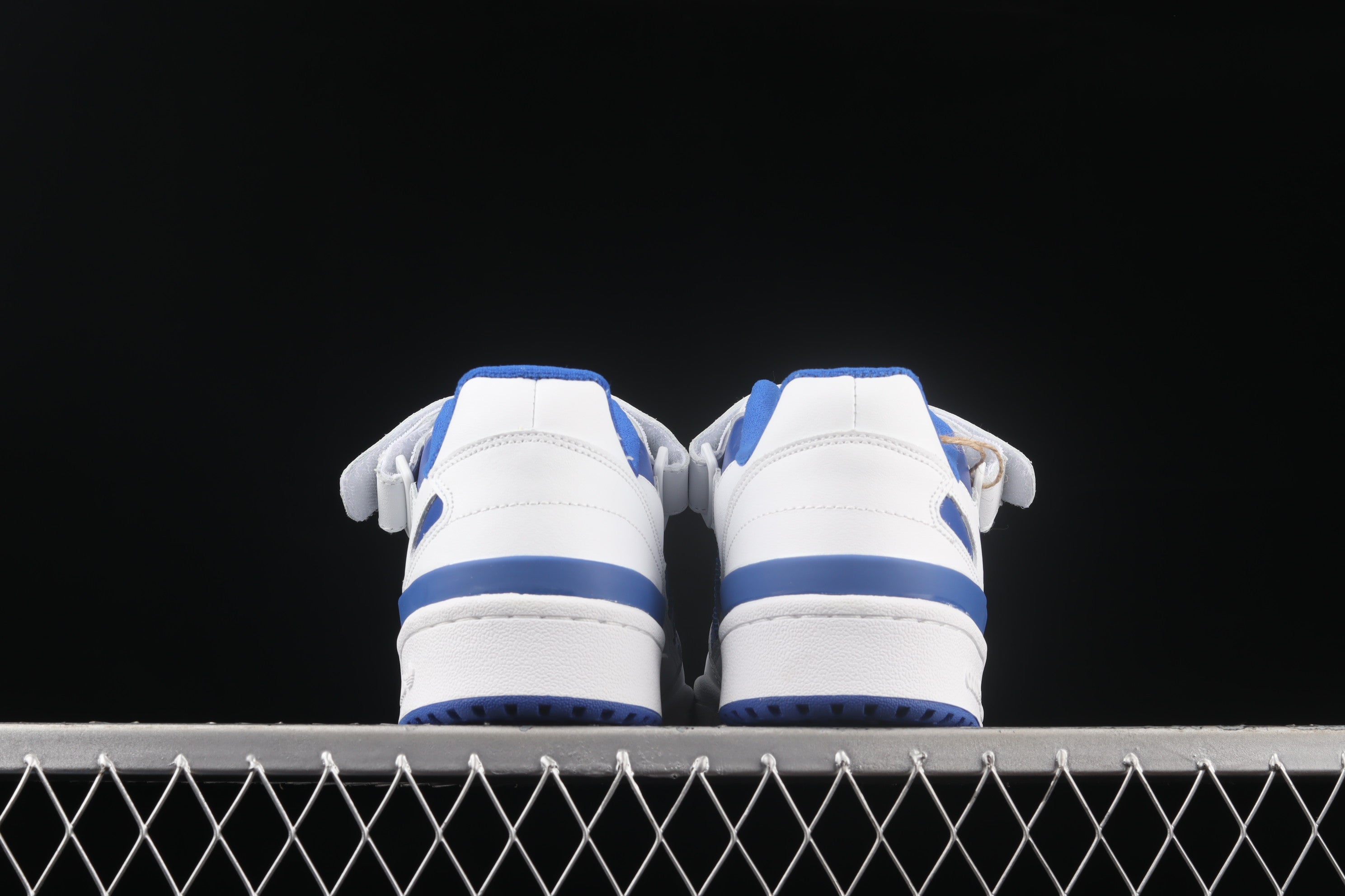 adidasUnisex Forum Low - White/Royal Blue