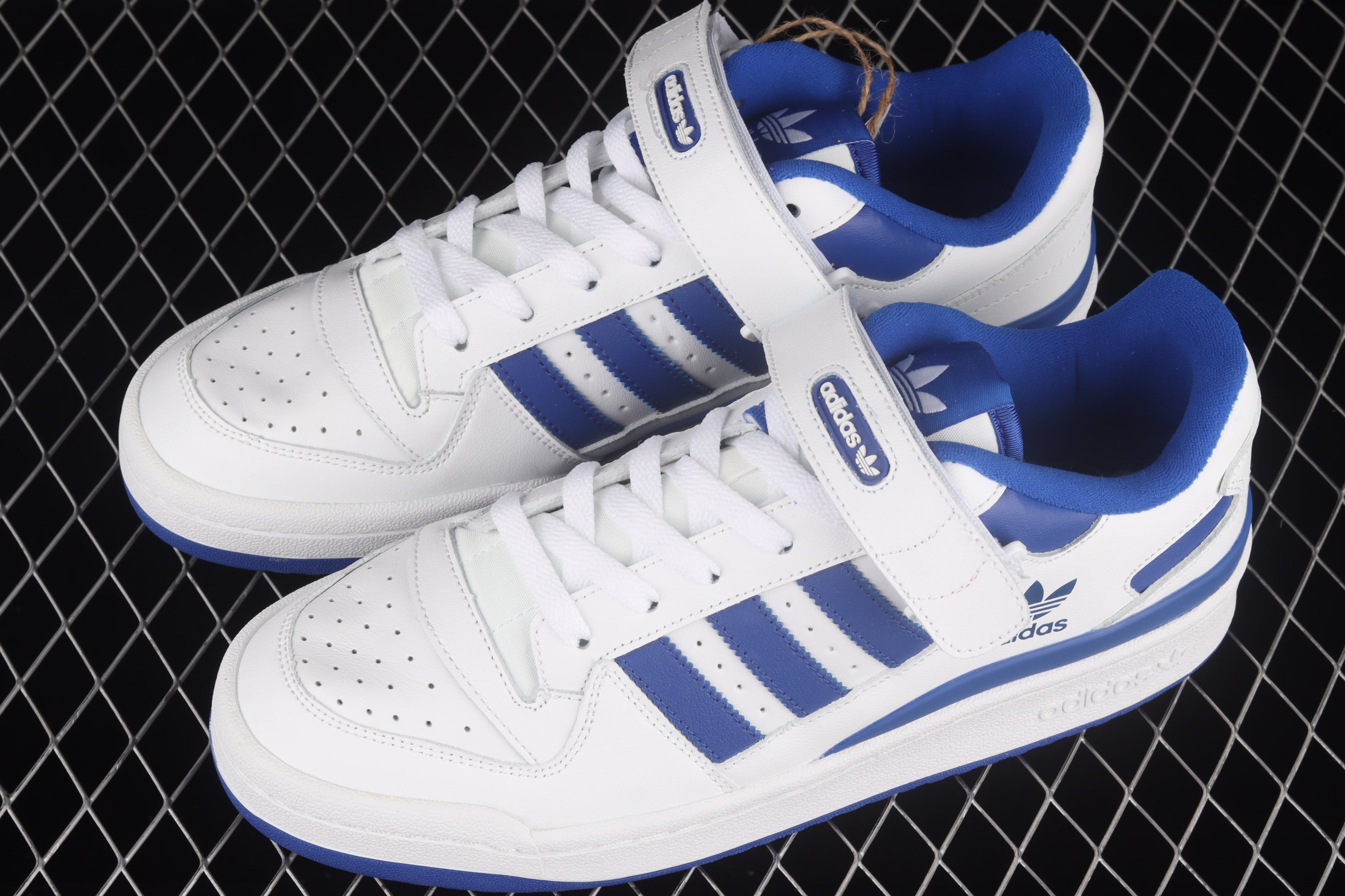adidasUnisex Forum Low - White/Royal Blue