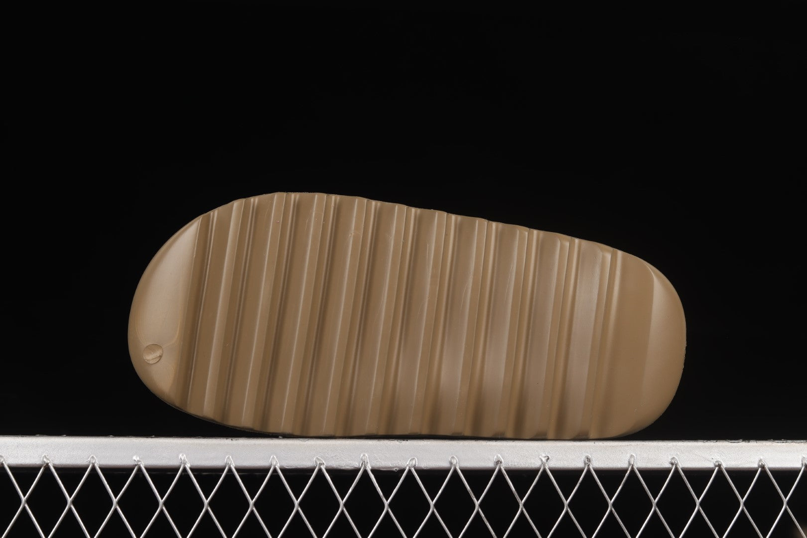 adidasUnisex Yeezy Slide - Earth Brown