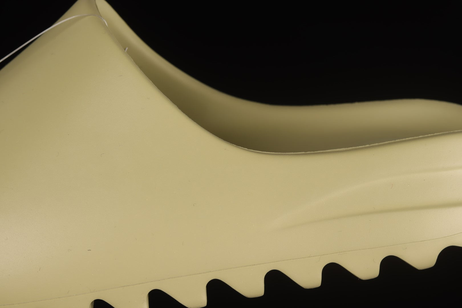 adidasUnisex Yeezy Slide - Resin