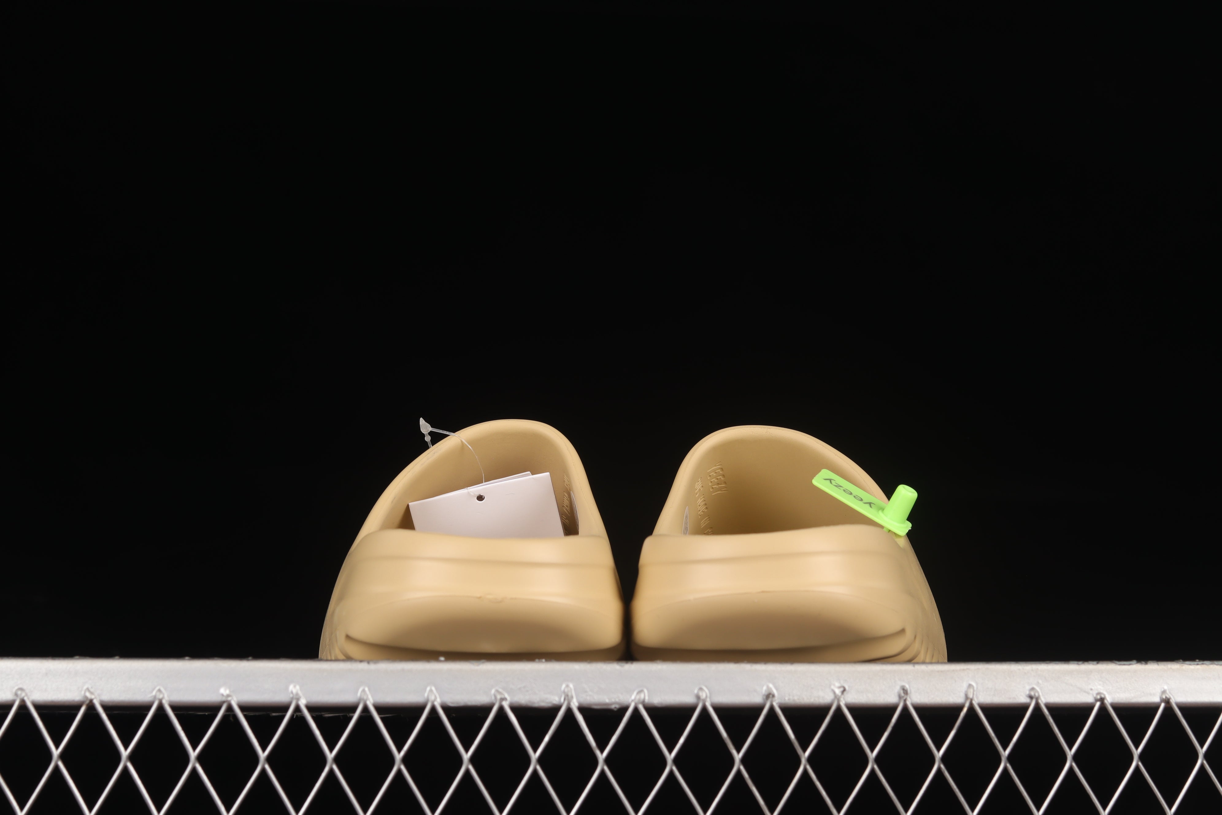adidasUnisex Yeezy Slide - Desert Sand
