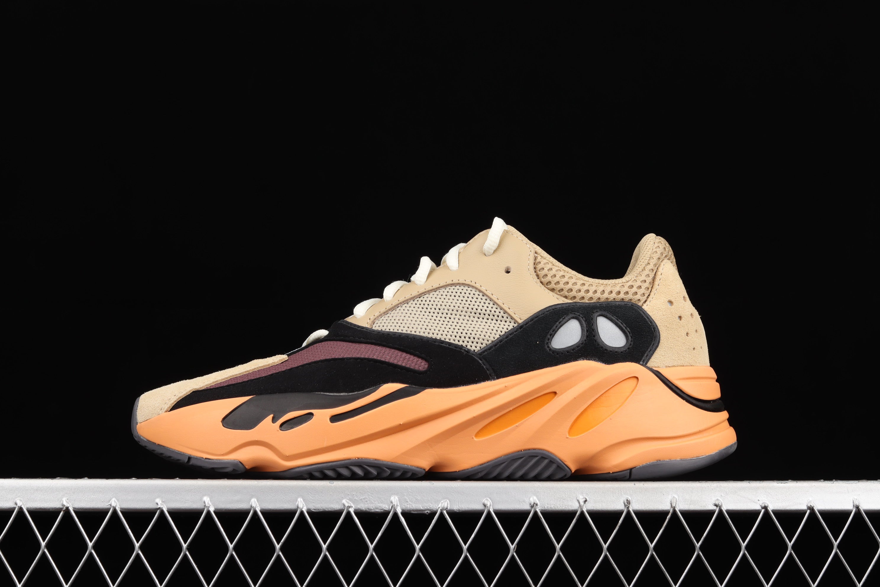 adidasUnisex Yeezy Boost 700 - Enflame Amber