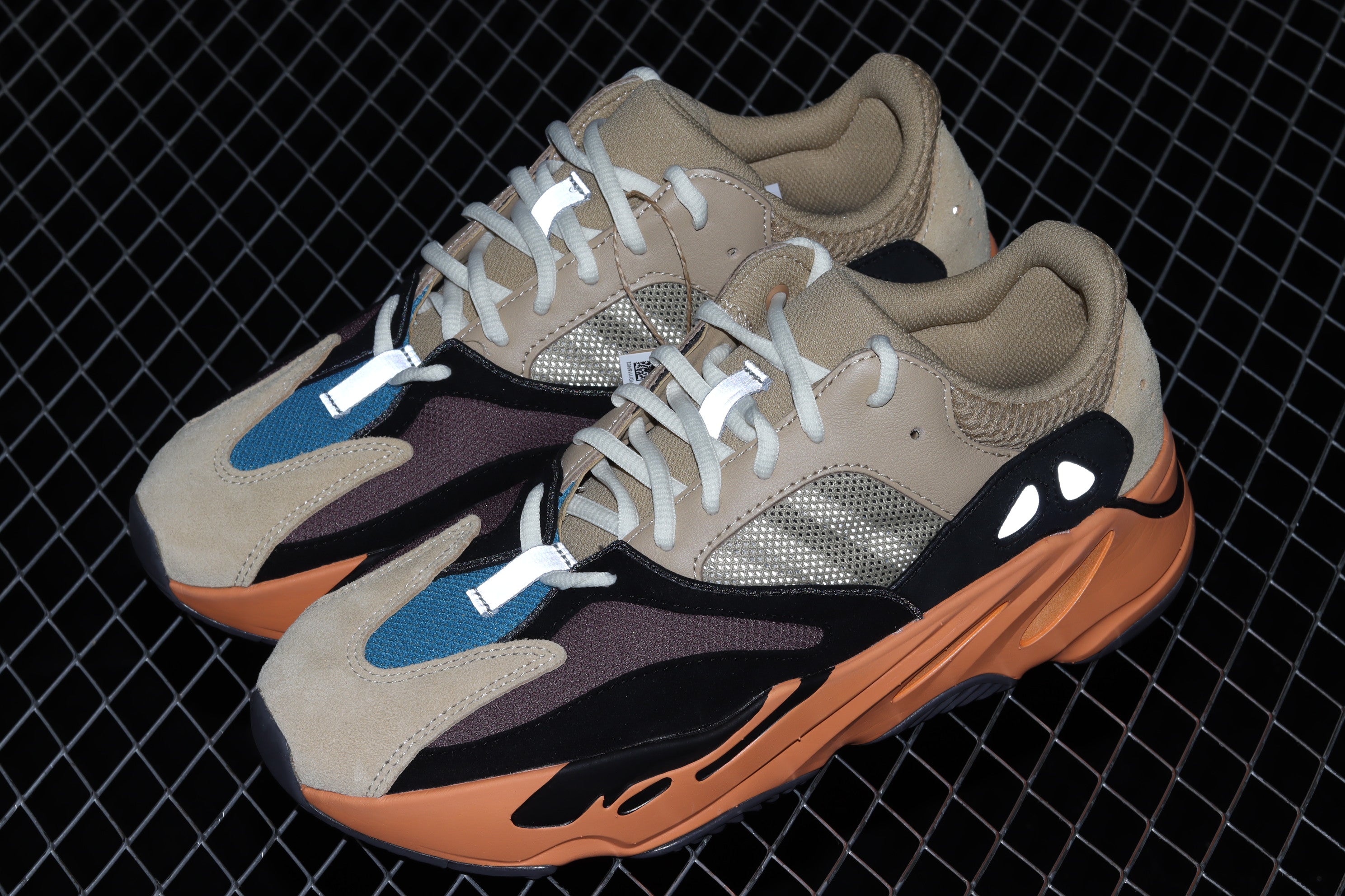 adidasUnisex Yeezy Boost 700 - Enflame Amber