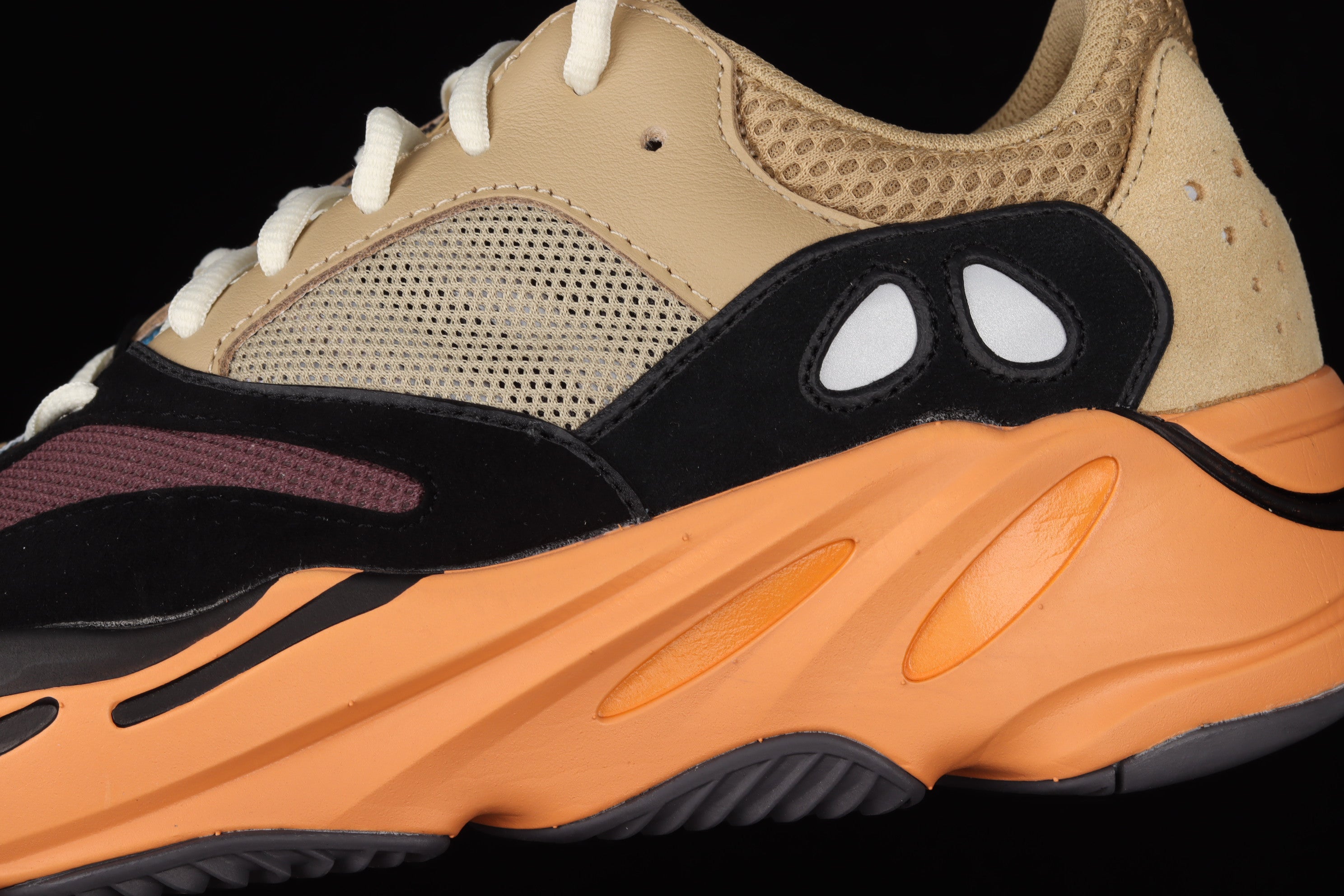 adidasUnisex Yeezy Boost 700 - Enflame Amber