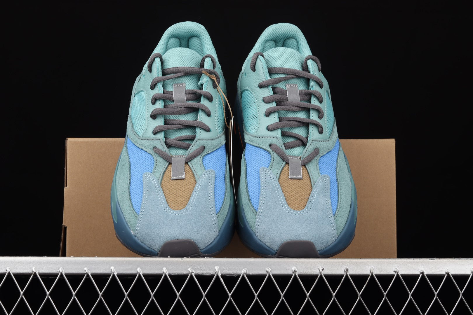adidasUnisex Yeezy Boost 700 - Faded Azure