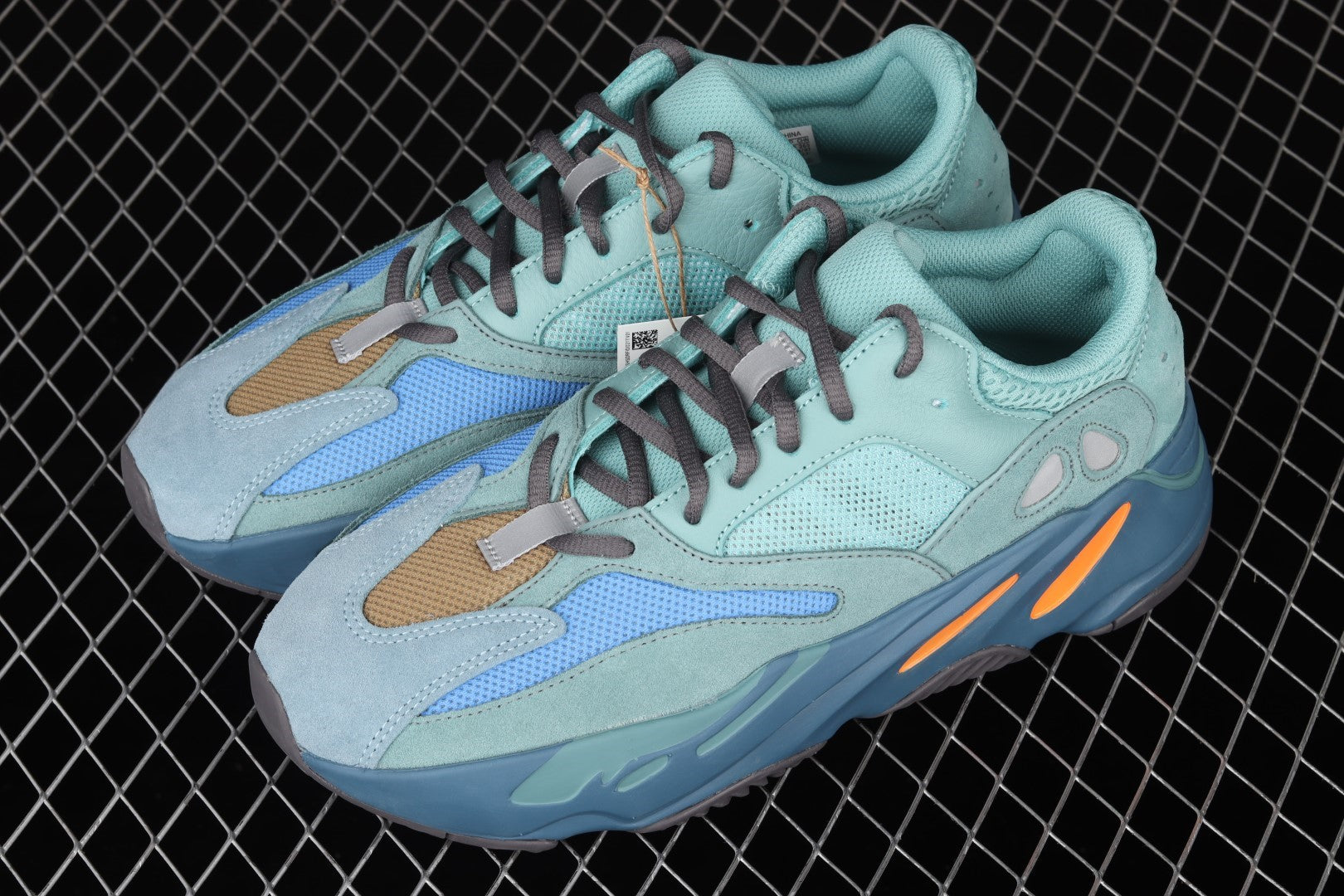 adidasUnisex Yeezy Boost 700 - Faded Azure