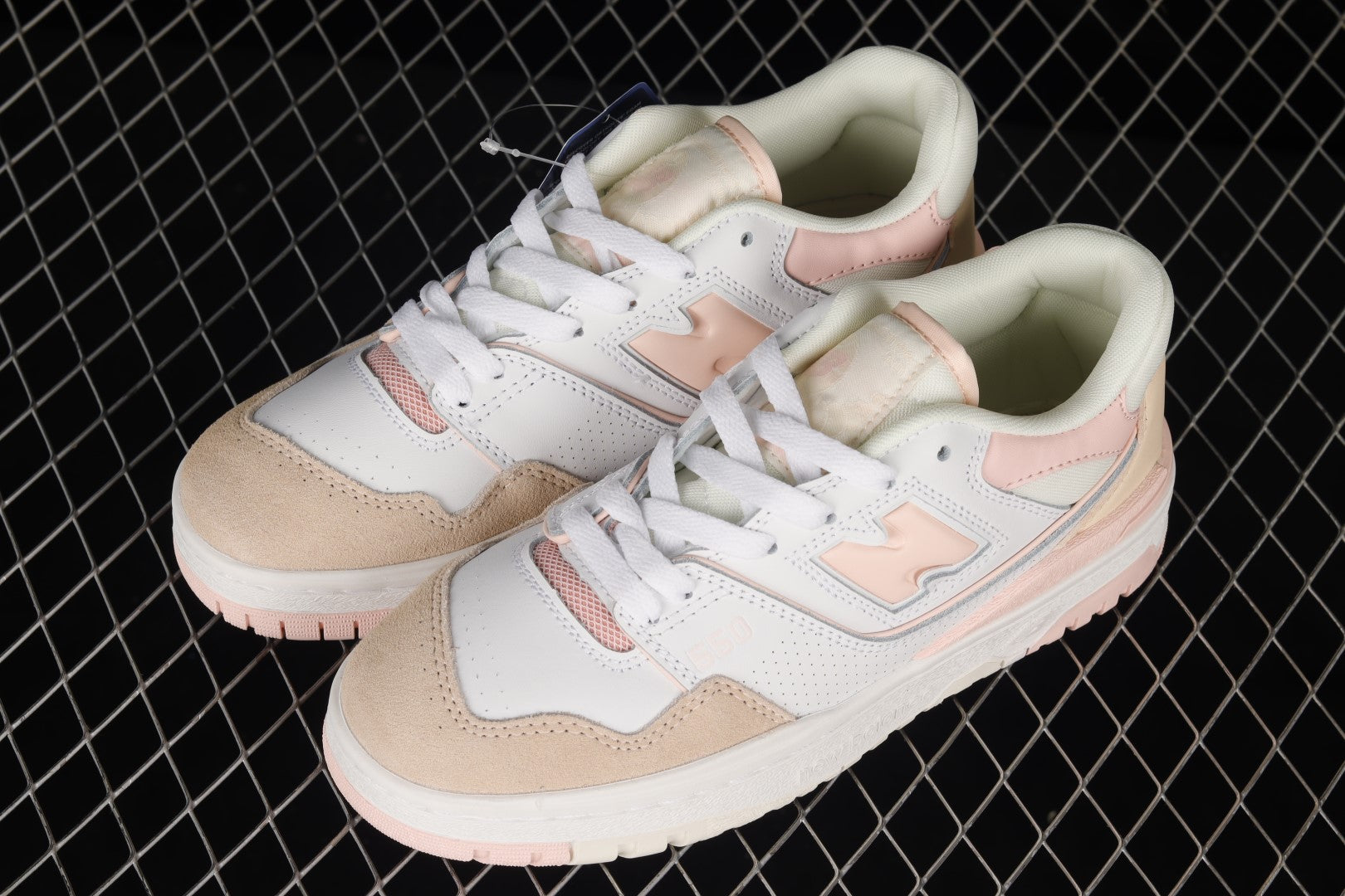 New Balance 550 - White/Pink