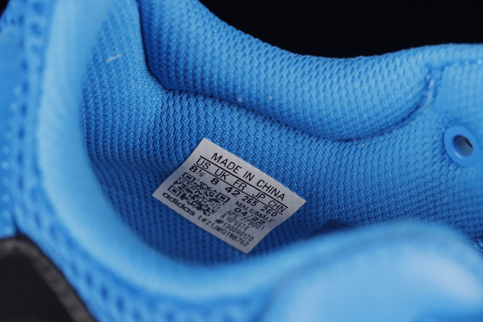 adidasUnisex Yeezy Boost 700 - Hi-Res Blue