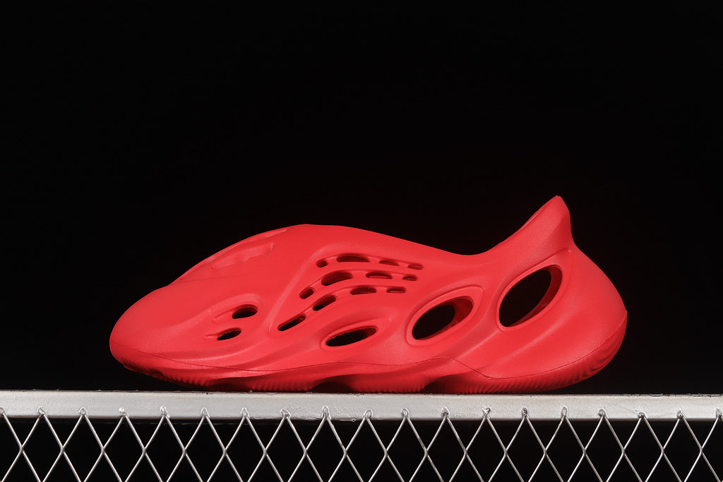 Yeezy Foam RNNR - Vermillion
