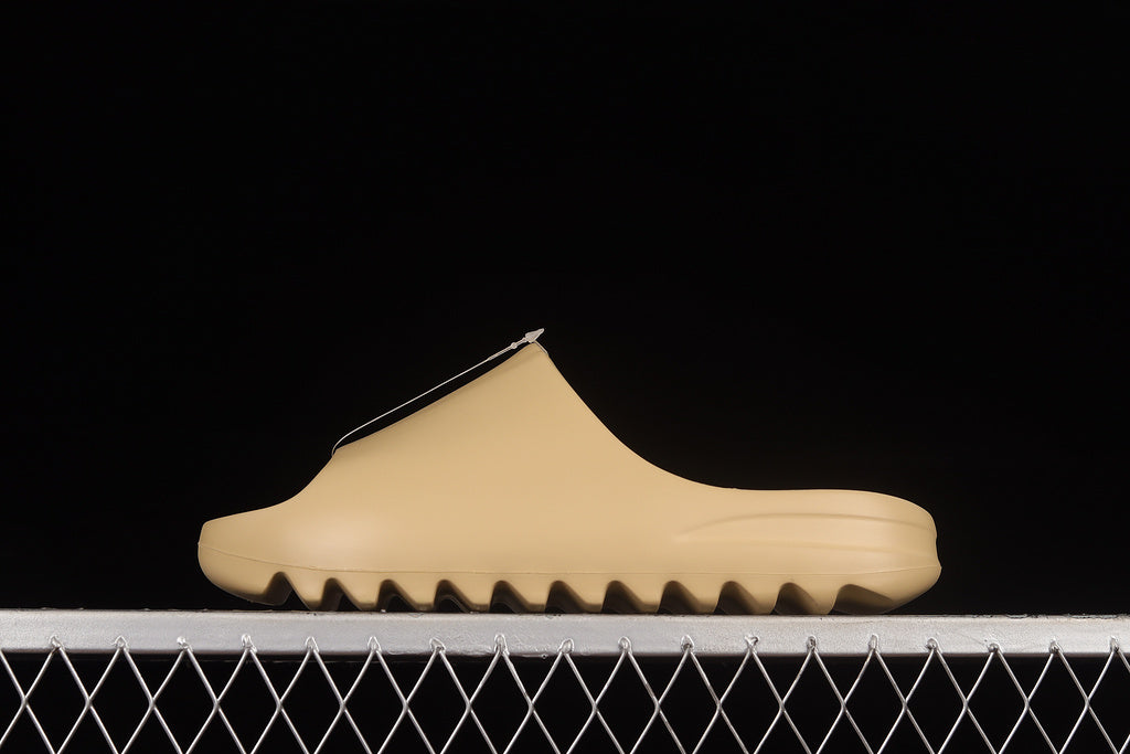 adidasUnisex Yeezy Slide - Desert Sand
