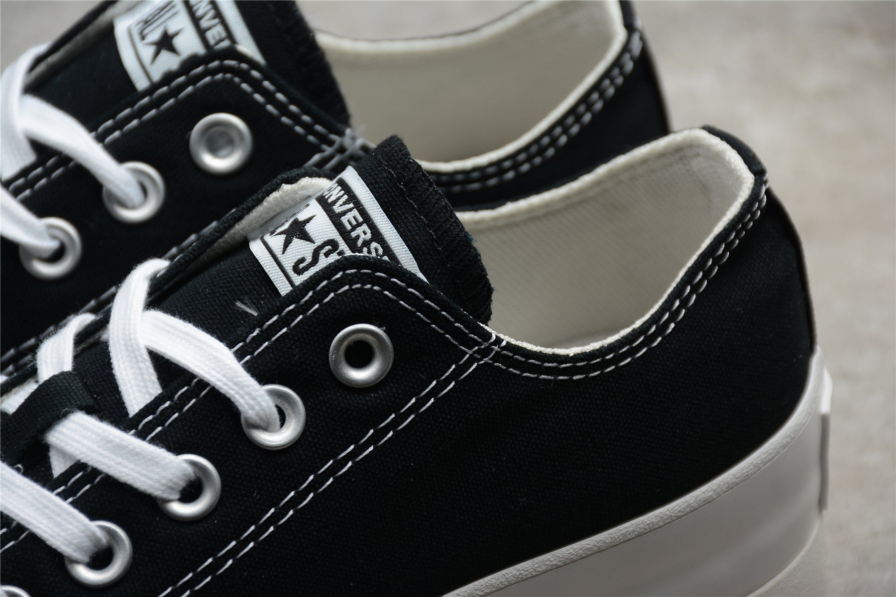Unisex Converse Taylor All Star Lugged Chuck Low - Black