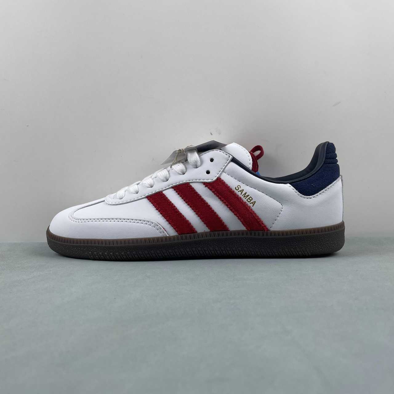 adidasUnisex Samba - Team Victory Red