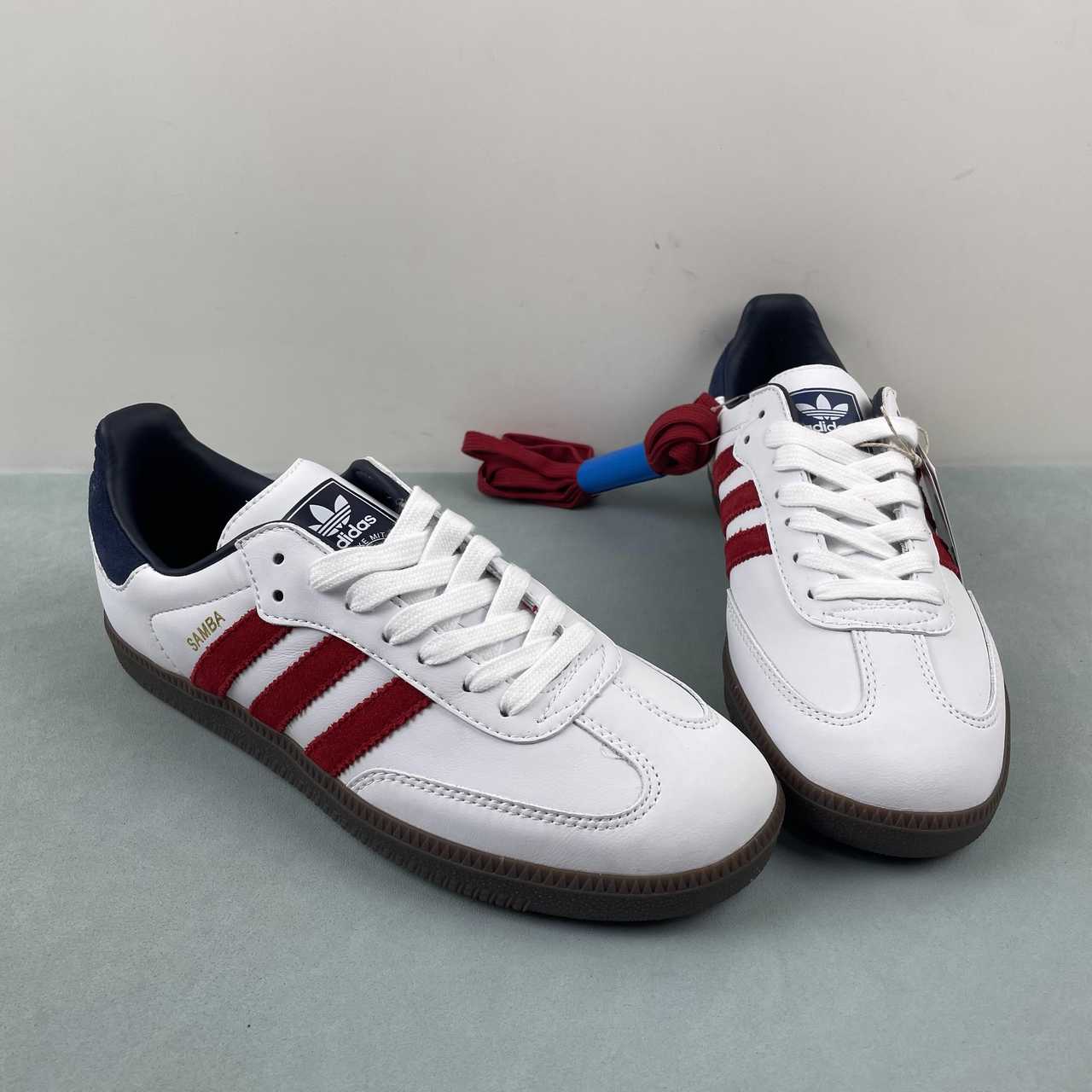 adidasUnisex Samba - Team Victory Red