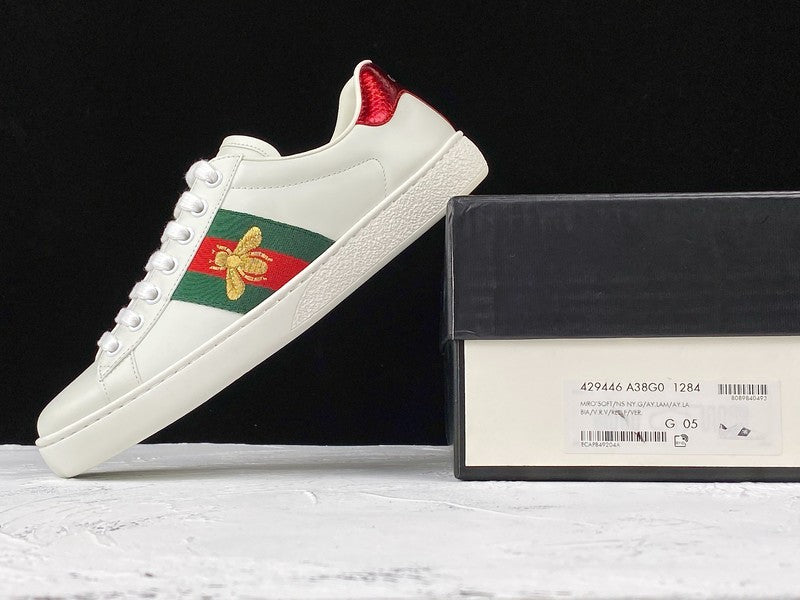 GUCCIUnisex Embroidered ace Bee - White