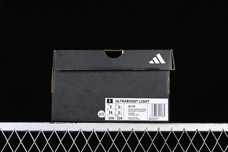 adidasUnisex Ultraboost Light 23 - White/Blue