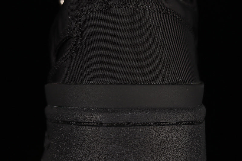 Forum 84 - Black
