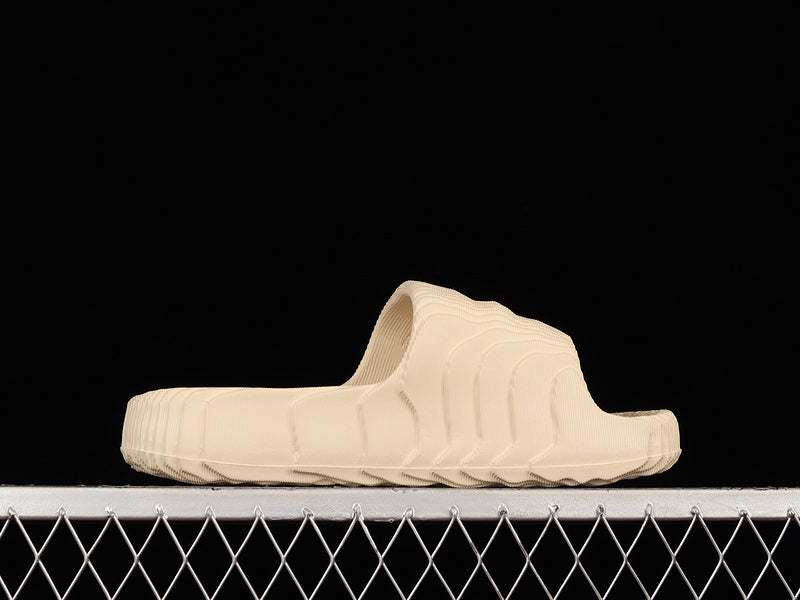 adidasUnisex Adilette 22 - BEIGE  Slides