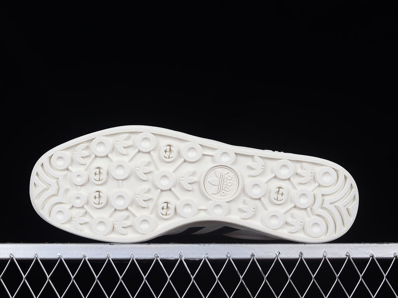 adidasUnisex x Gucci Gazelle - White