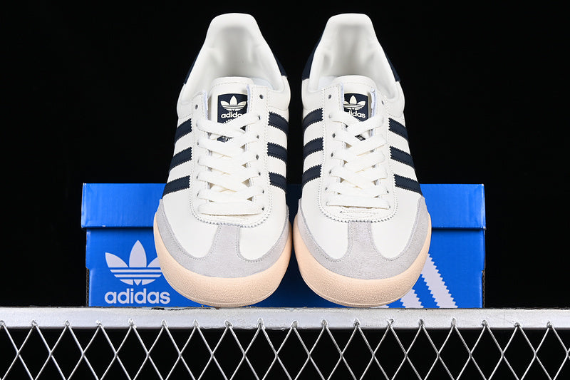 adidasOriginals Jeans - White